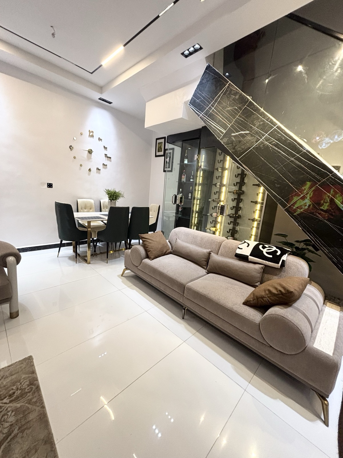 The Victoria Island Studio photo 2